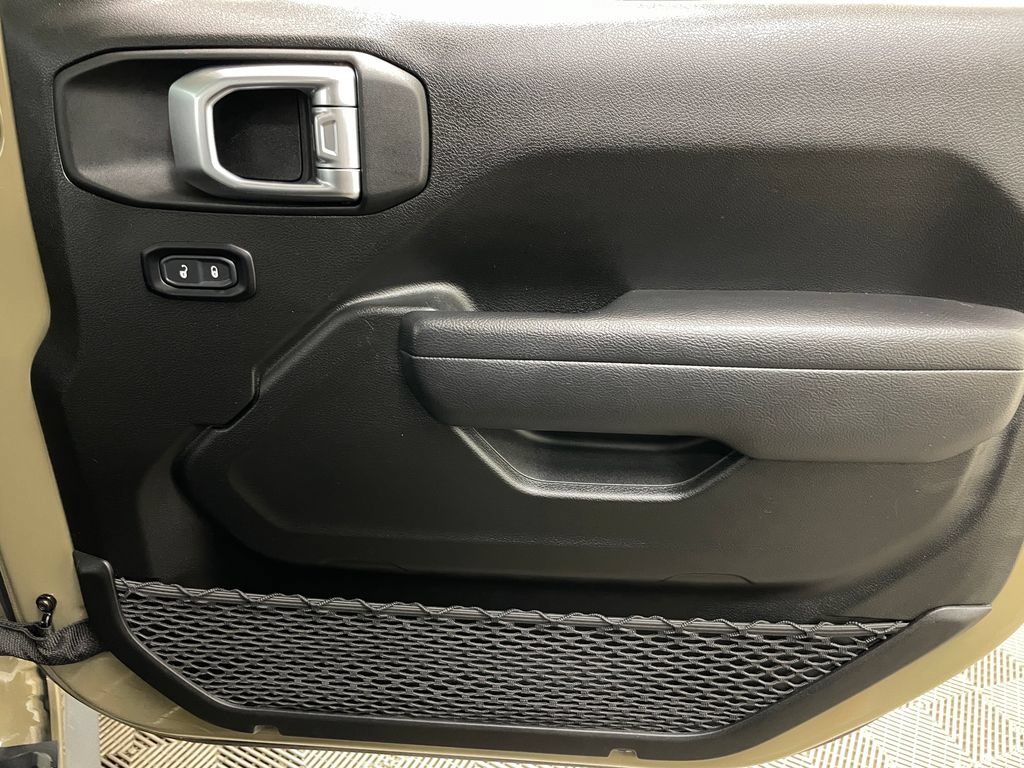 Used 2025 Jeep Gladiator Mojave w/ Safety Group AWD/4WD image 41