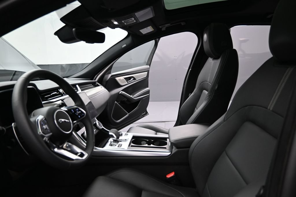 Certified 2024 Jaguar XF R-Dynamic SE AWD/4WD image 23