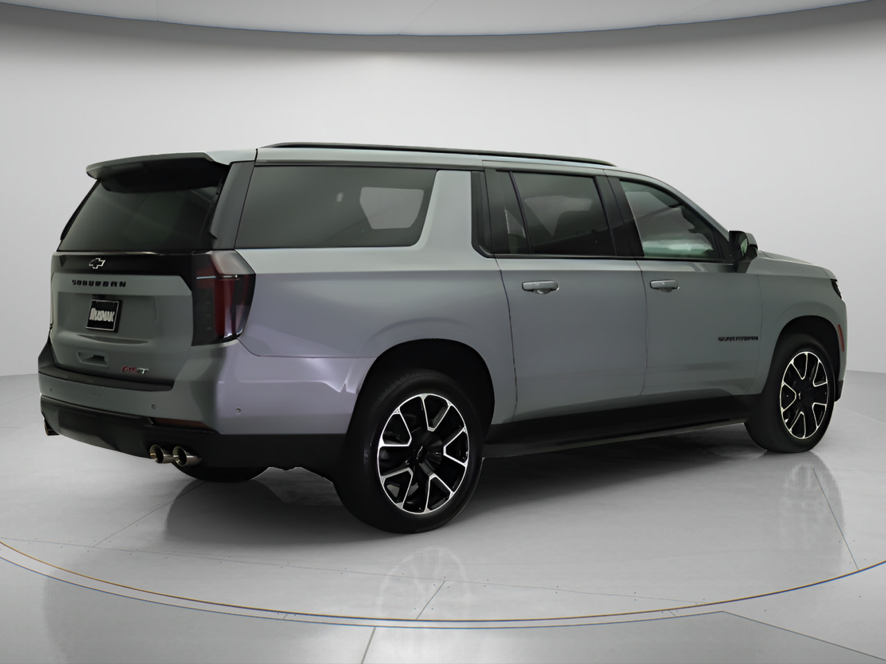 Used 2026 Chevrolet Suburban RST RWD image 4