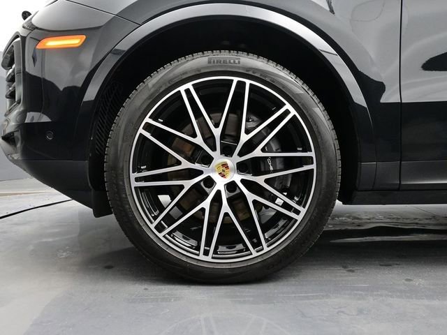 Certified 2024 Porsche Cayenne Coupe AWD/4WD image 6