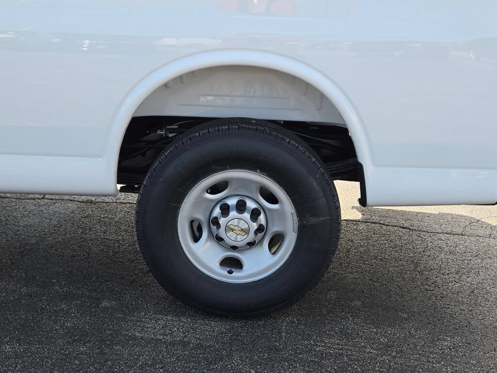 New 2026 Chevrolet Express 2500 Extended w/ Enhanced Convenience Package RWD image 15