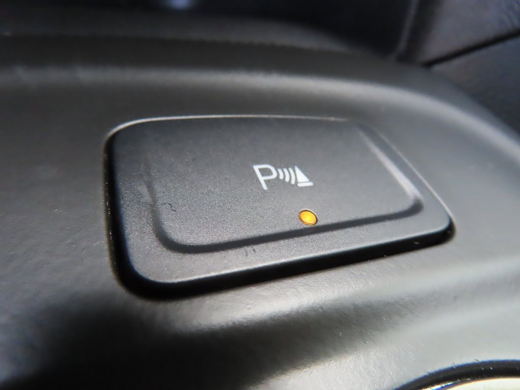 Used 2023 Chevrolet Equinox RS image 12