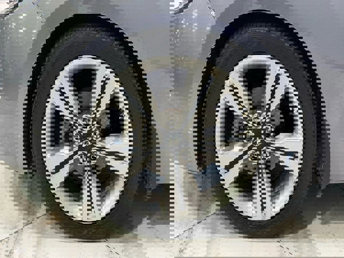 Used 2016 Hyundai Veloster w/ Option Group 02 image 32