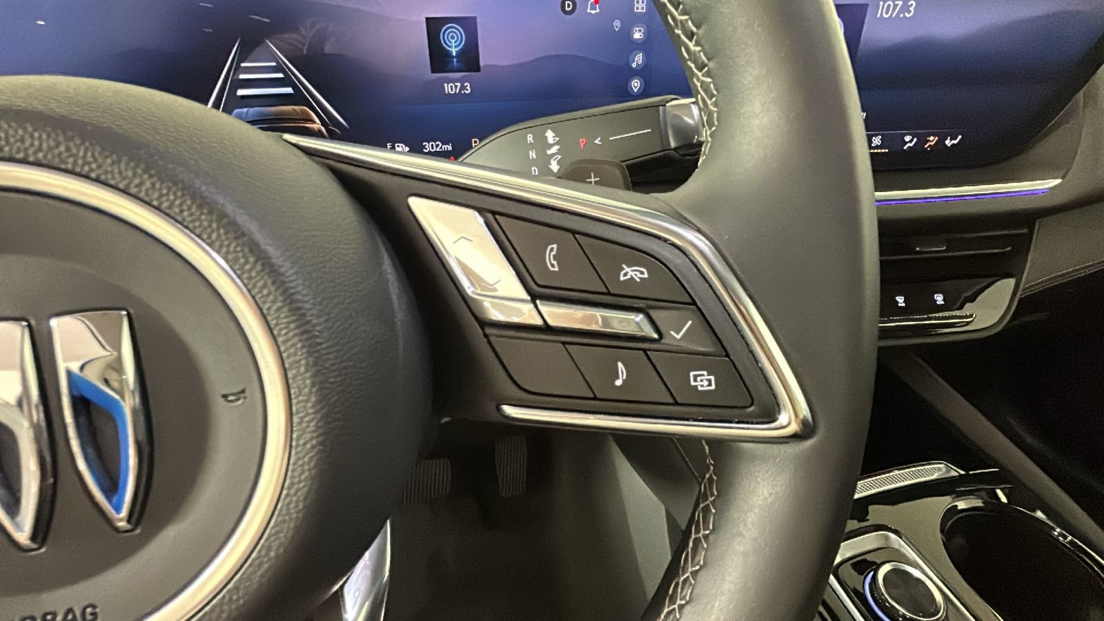 Used 2025 Buick Envision Preferred AWD/4WD image 19