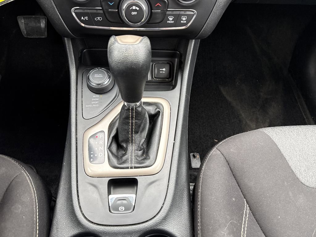 Used 2016 Jeep Cherokee Sport w/ Cold Weather Group AWD/4WD image 22