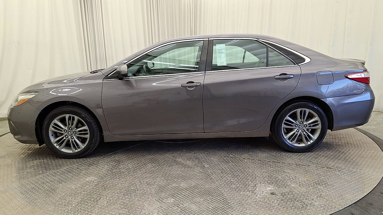 Certified 2017 Toyota Camry SE w/ Moonroof Package image 8