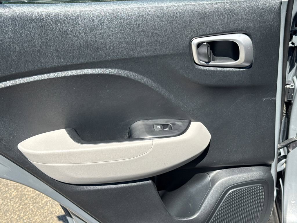 Used 2023 Hyundai Venue SEL w/ Cargo Package image 21