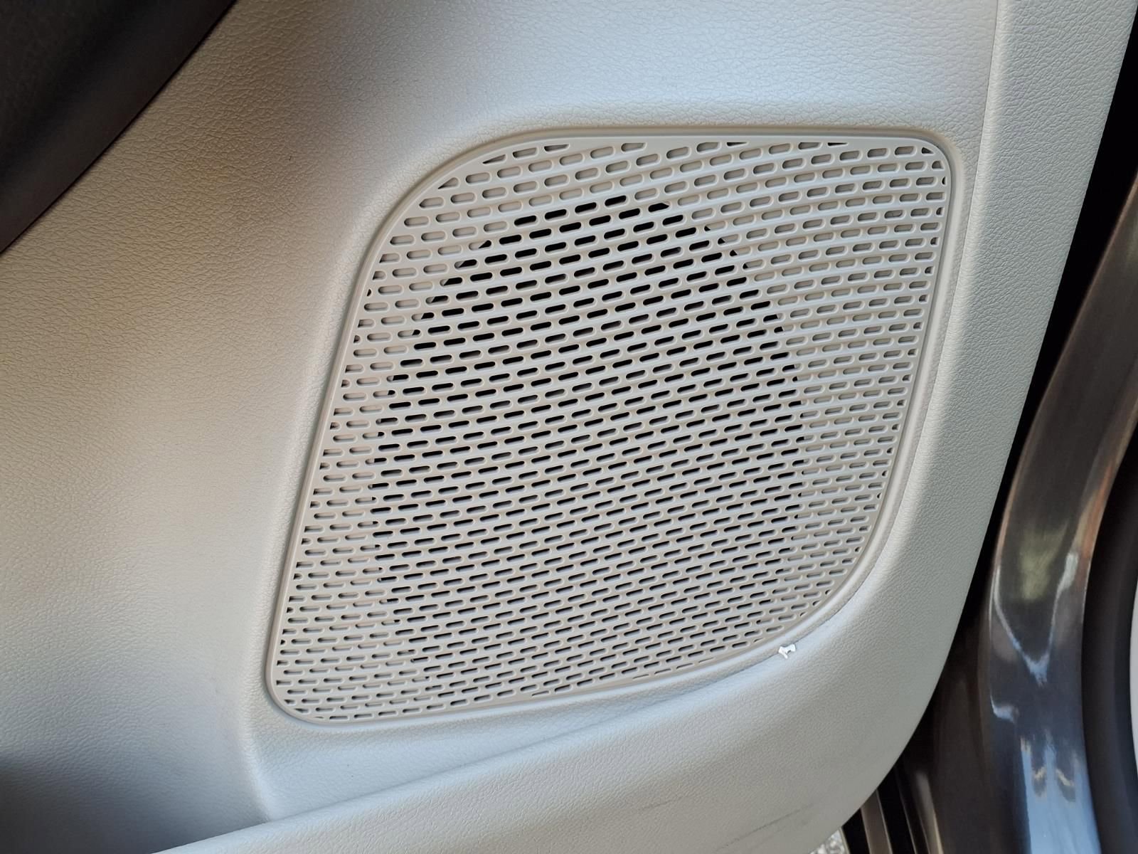 Used 2019 Chrysler Pacifica Touring-L FWD image 16
