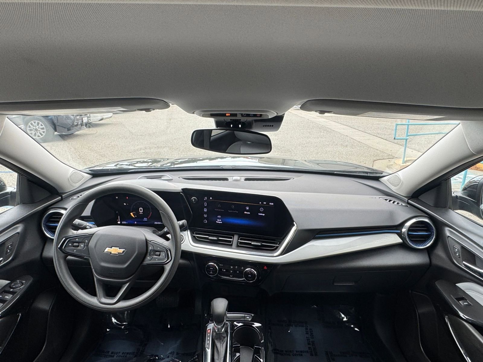 Used 2025 Chevrolet Trax LT FWD image 33