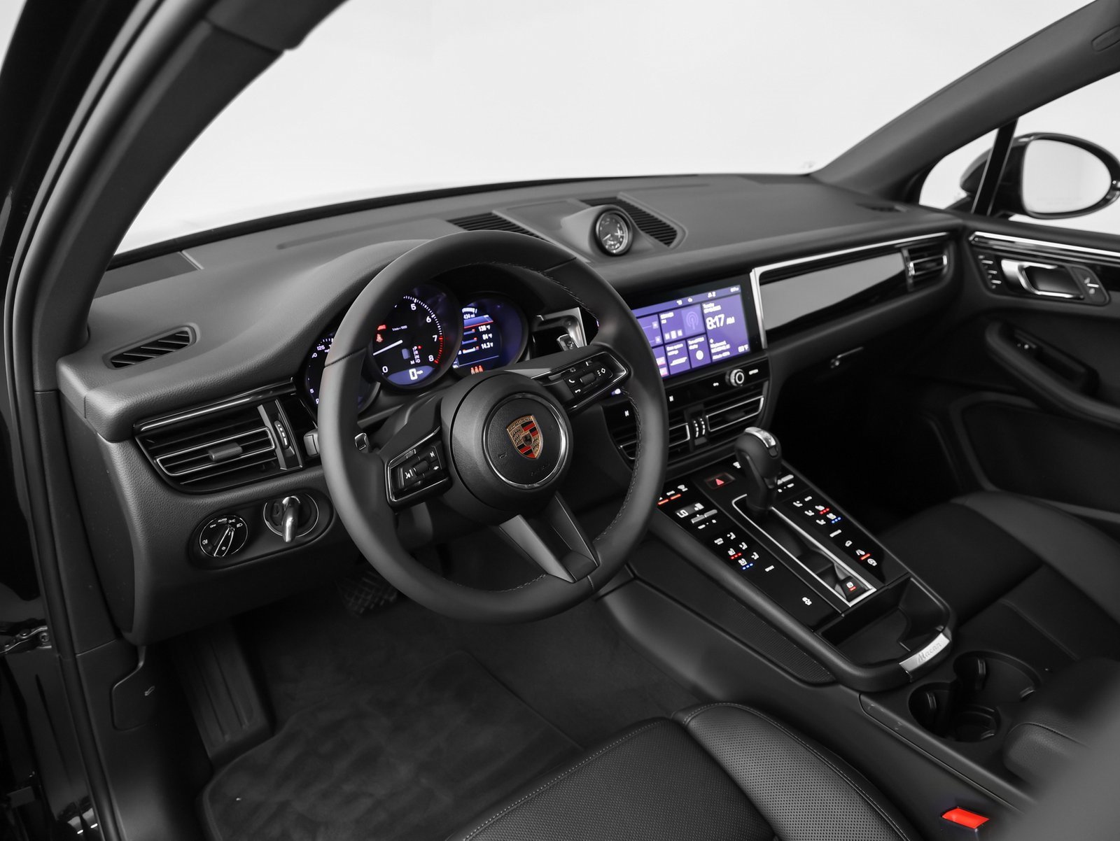 Certified 2025 Porsche Macan image 4