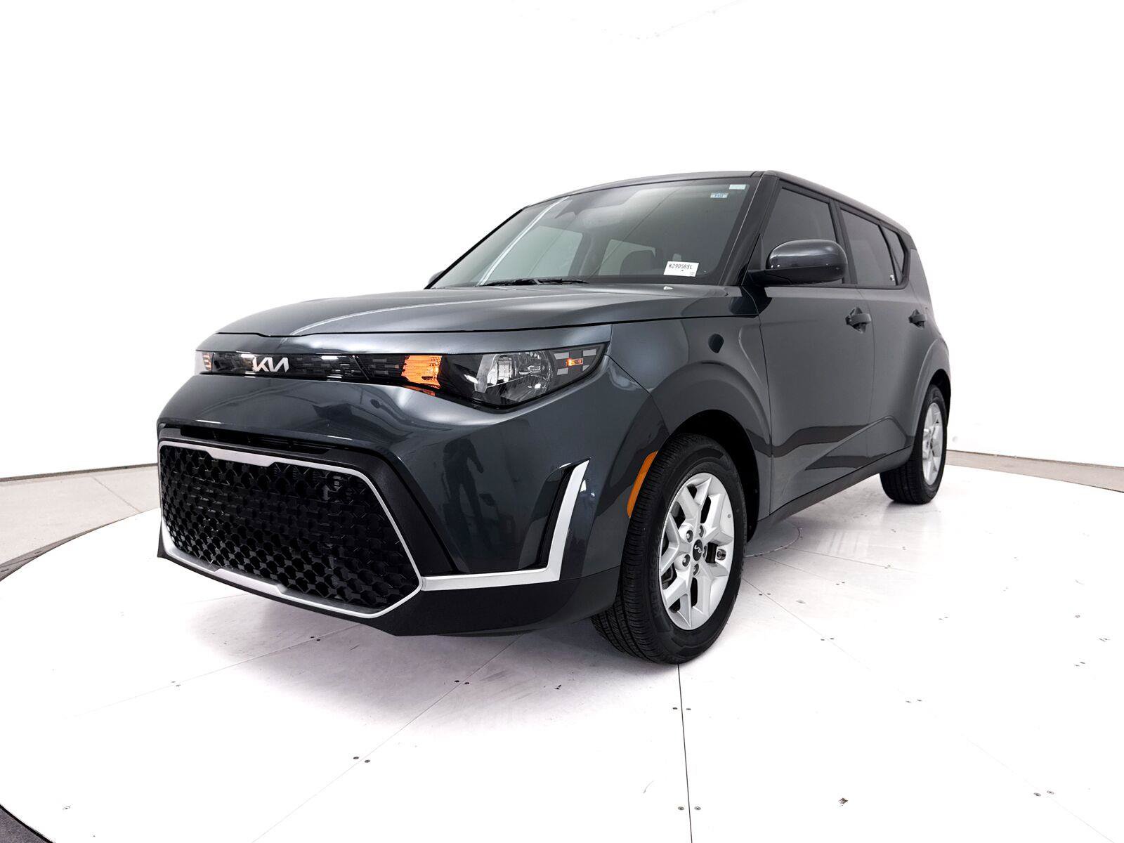 Used 2025 Kia Soul LX w/ LX Technology Package FWD image 13