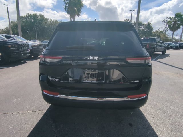 Used 2025 Jeep Grand Cherokee Laredo w/ Luxury Tech Group I RWD image 5