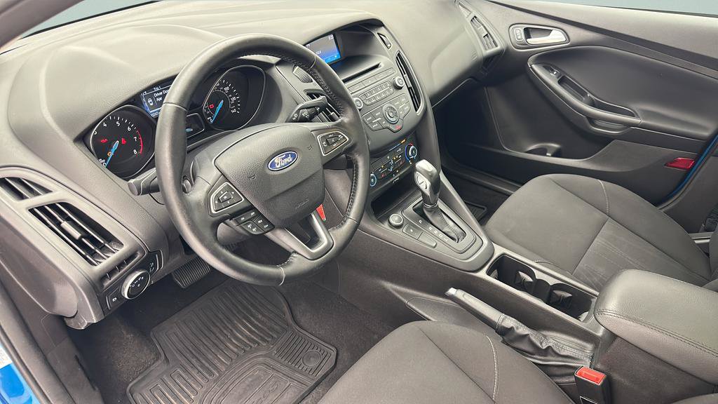 Used 2016 Ford Focus SE w/ SE Cold Weather Package FWD image 13