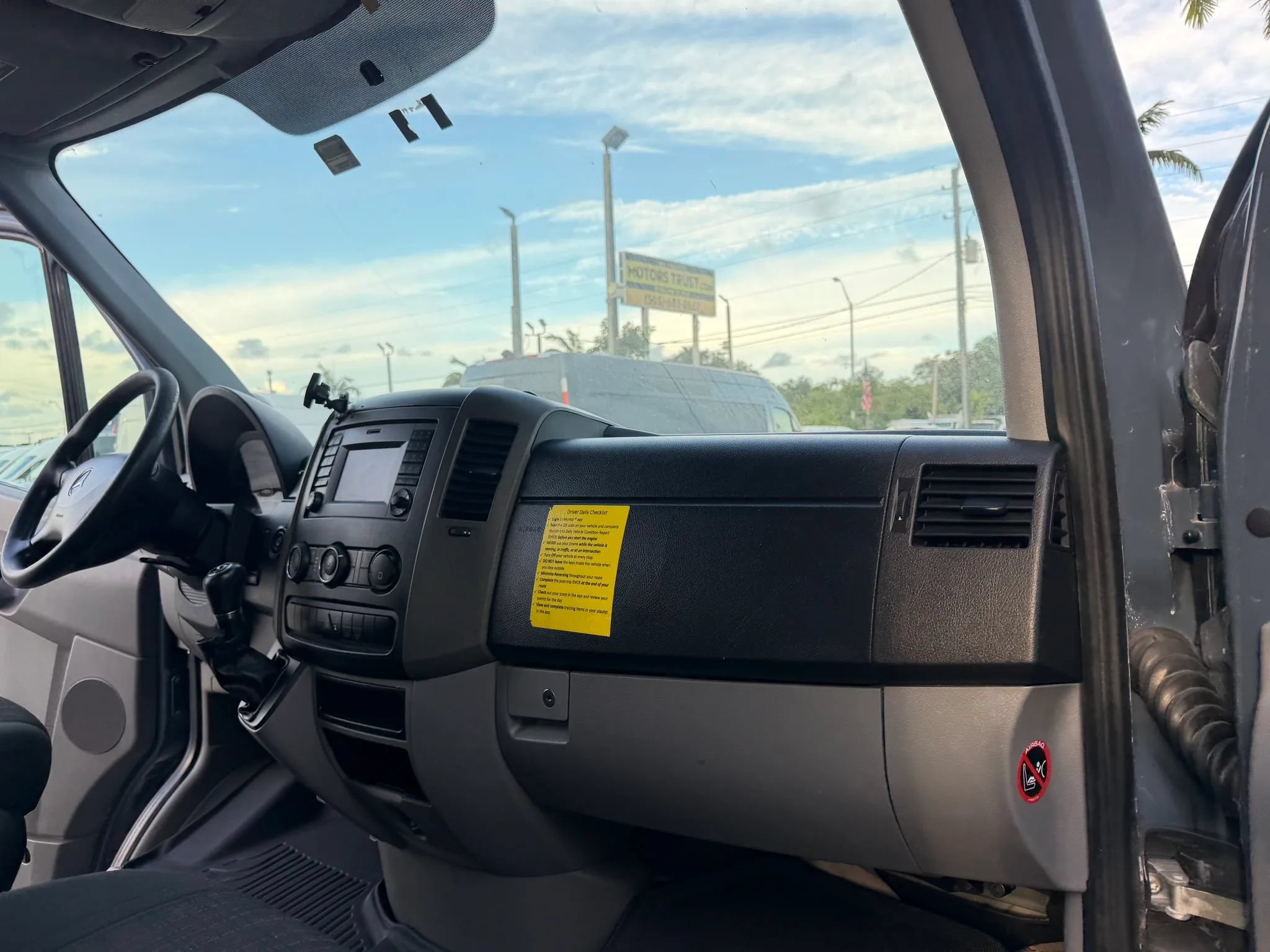 Used 2018 Mercedes-Benz Sprinter 2500 image 16