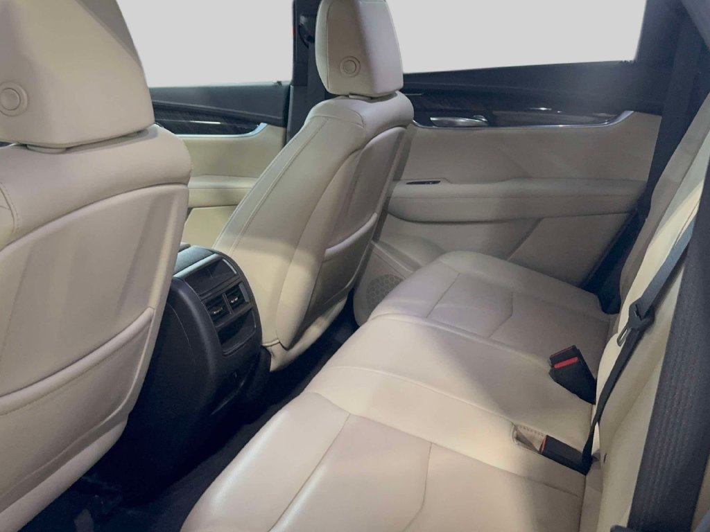 Used 2018 Cadillac XT5 FWD image 9