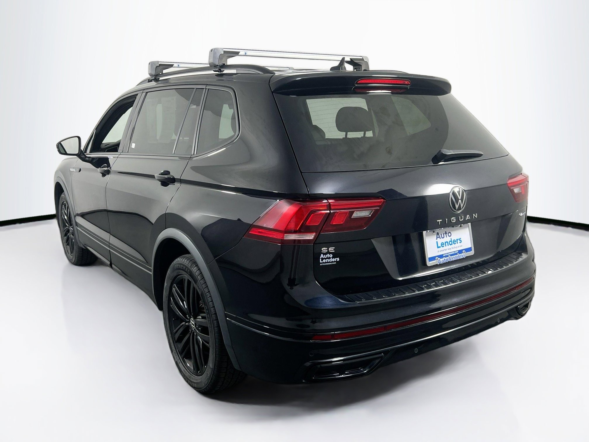 Used 2022 Volkswagen Tiguan SE R-Line image 7