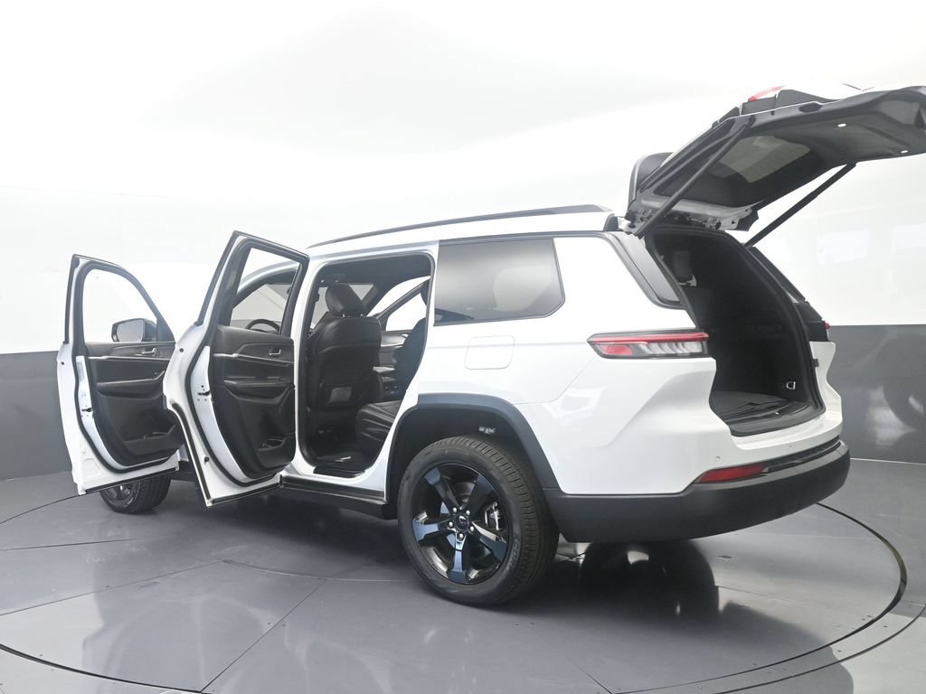 Used 2025 Jeep Grand Cherokee L Limited w/ Black Appearance Package AWD/4WD image 85