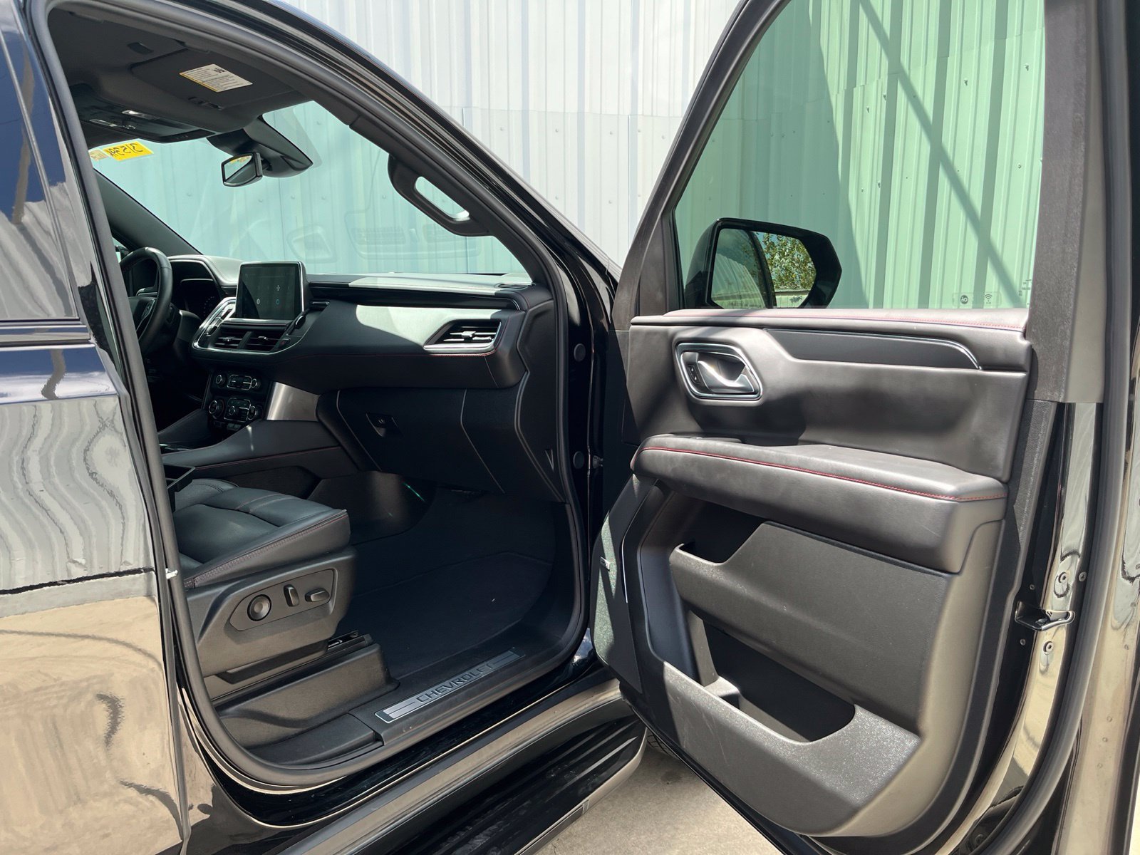Used 2024 Chevrolet Suburban RST w/ Luxury Package RWD image 16