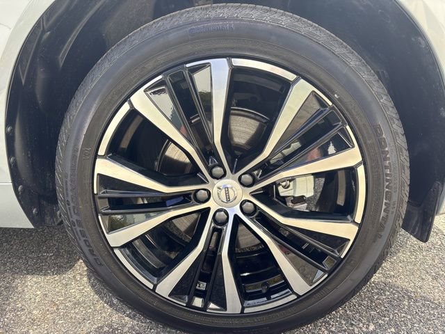 Used 2025 Volvo XC60 B5 Plus AWD/4WD image 10