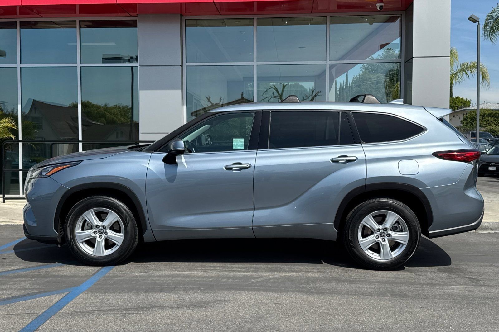 Certified 2020 Toyota Highlander LE image 9