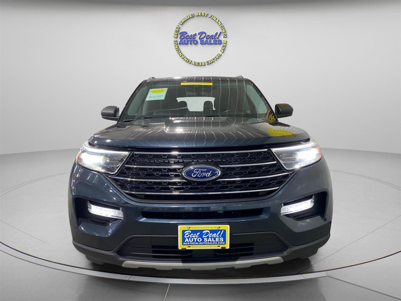 Used 2023 Ford Explorer XLT w/ Equipment Group 202A AWD/4WD image 8