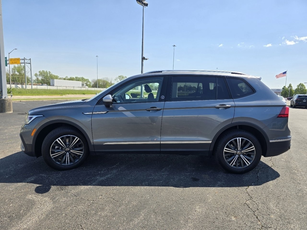 Used 2024 Volkswagen Tiguan Wolfsburg Edition FWD image 11