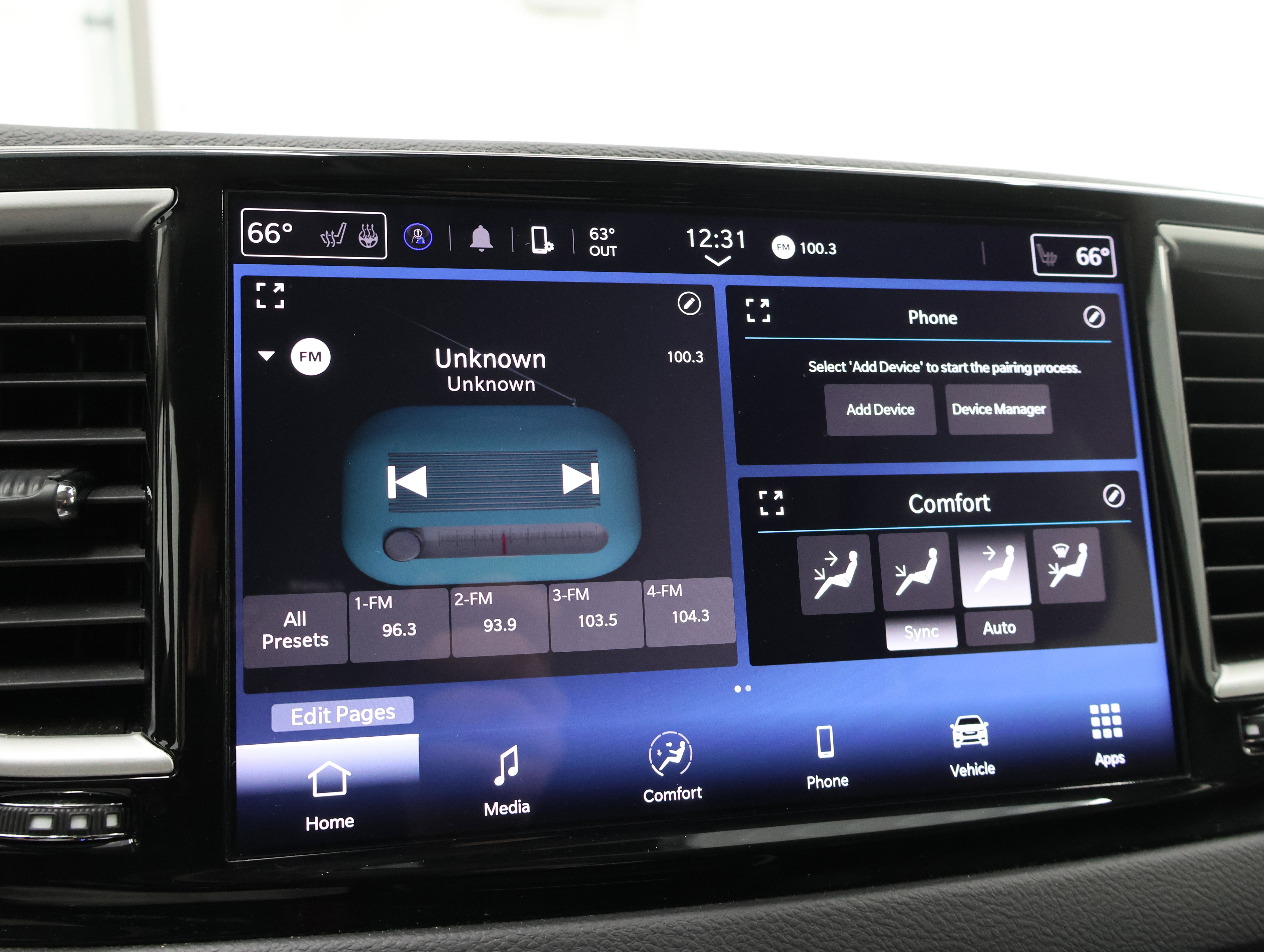 Used 2024 Chrysler Pacifica Touring-L image 52