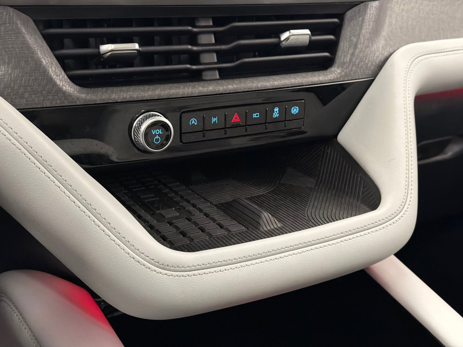 Used 2025 Ford Explorer Platinum w/ Ultimate Package image 29