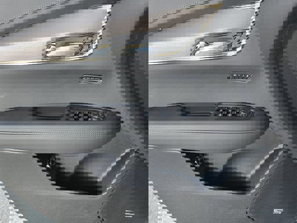 New 2025 Cadillac XT6 Luxury image 26