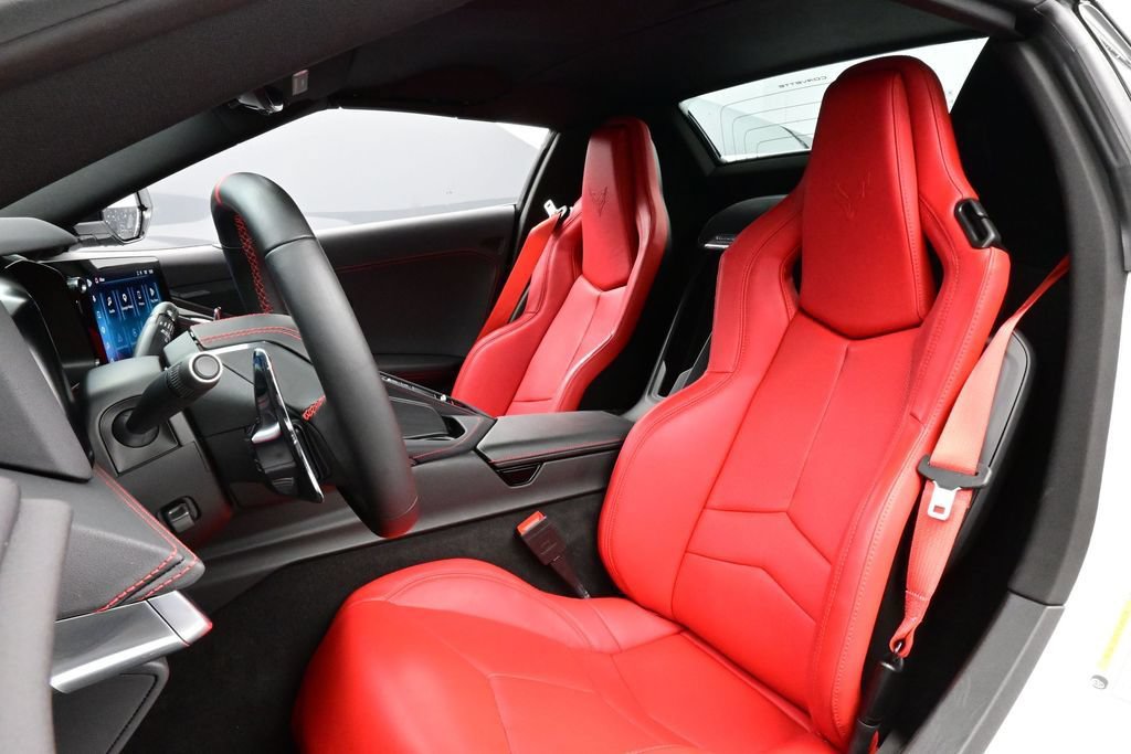 Used 2025 Chevrolet Corvette Z06 RWD image 5
