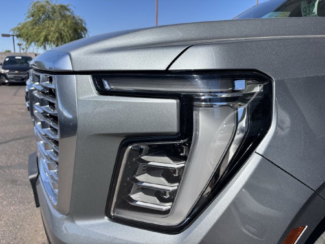 Used 2025 GMC Yukon XL Denali AWD/4WD image 15
