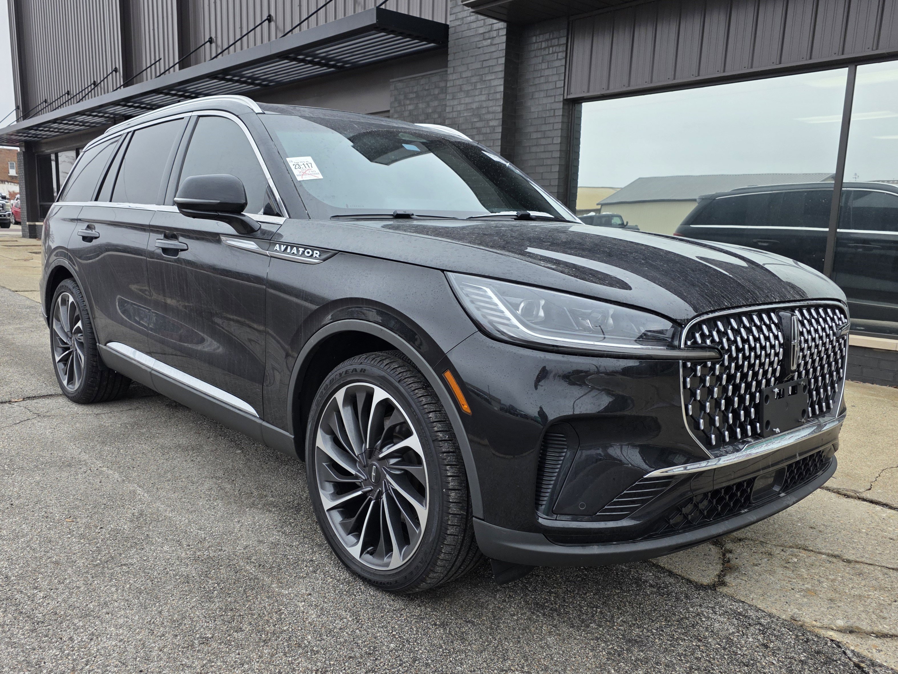 Used 2025 Lincoln Aviator Reserve w/ Luxury Package image 3