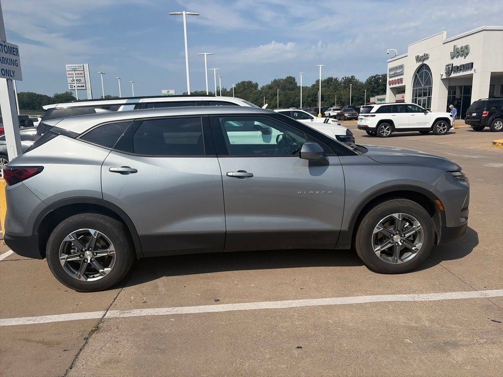 Used 2025 Chevrolet Blazer LT FWD image 5