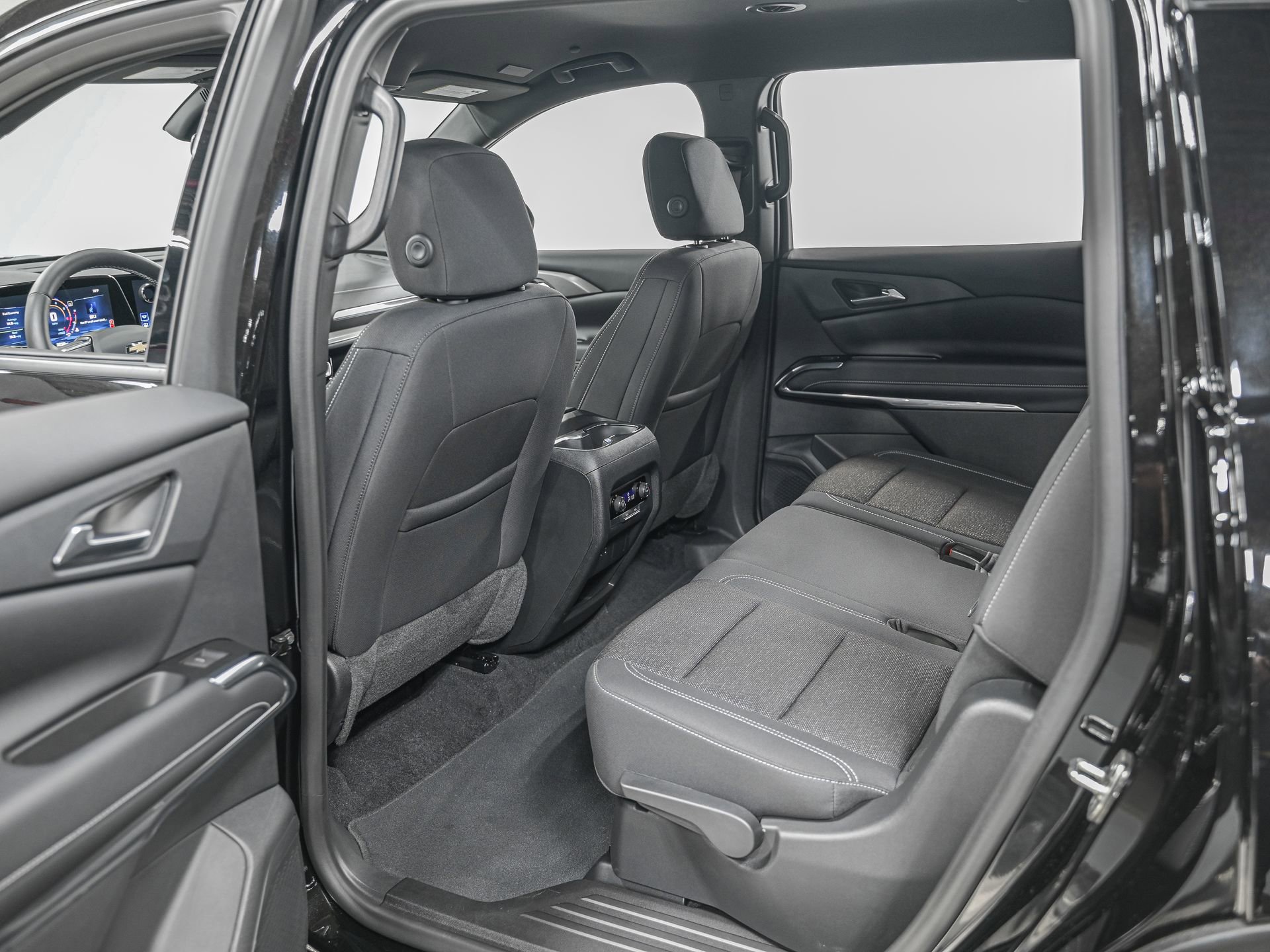 Used 2024 Chevrolet Traverse LS FWD image 28