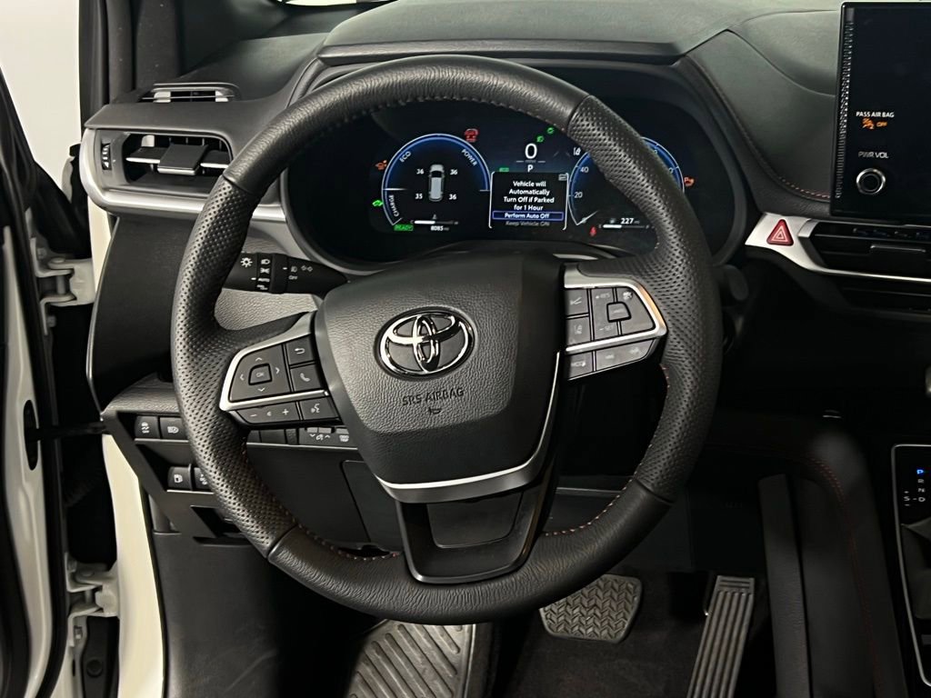 Used 2025 Toyota Sienna XSE image 15