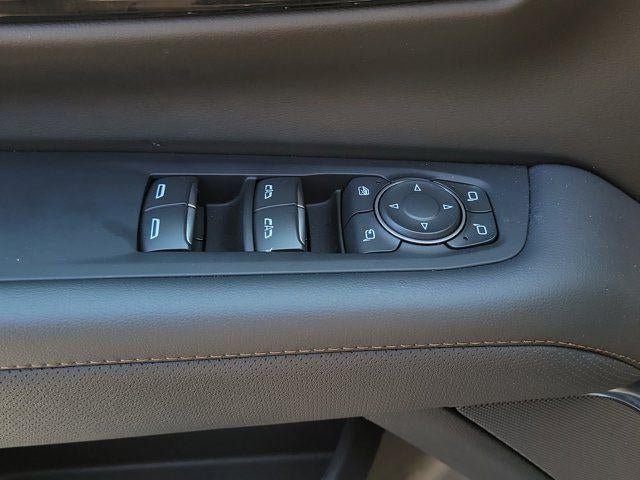Used 2025 Chevrolet Suburban High Country AWD/4WD image 18