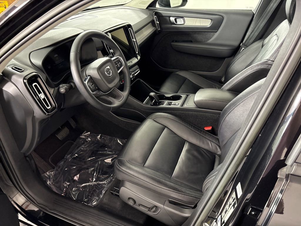 Used 2023 Volvo XC40 B5 Core w/ Protection Package Premier image 23