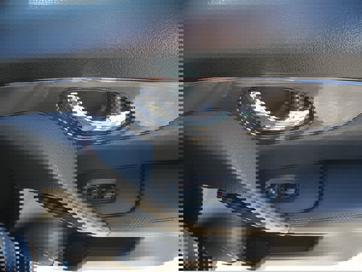 Used 2018 Nissan Rogue S image 17