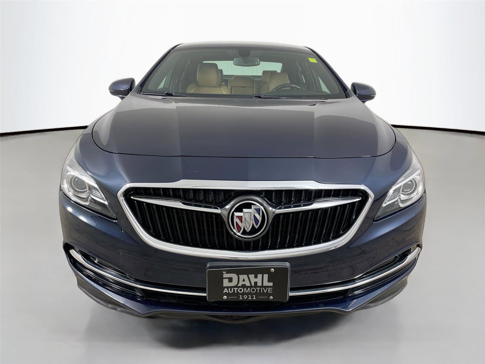 Used 2017 Buick LaCrosse Essence image 3