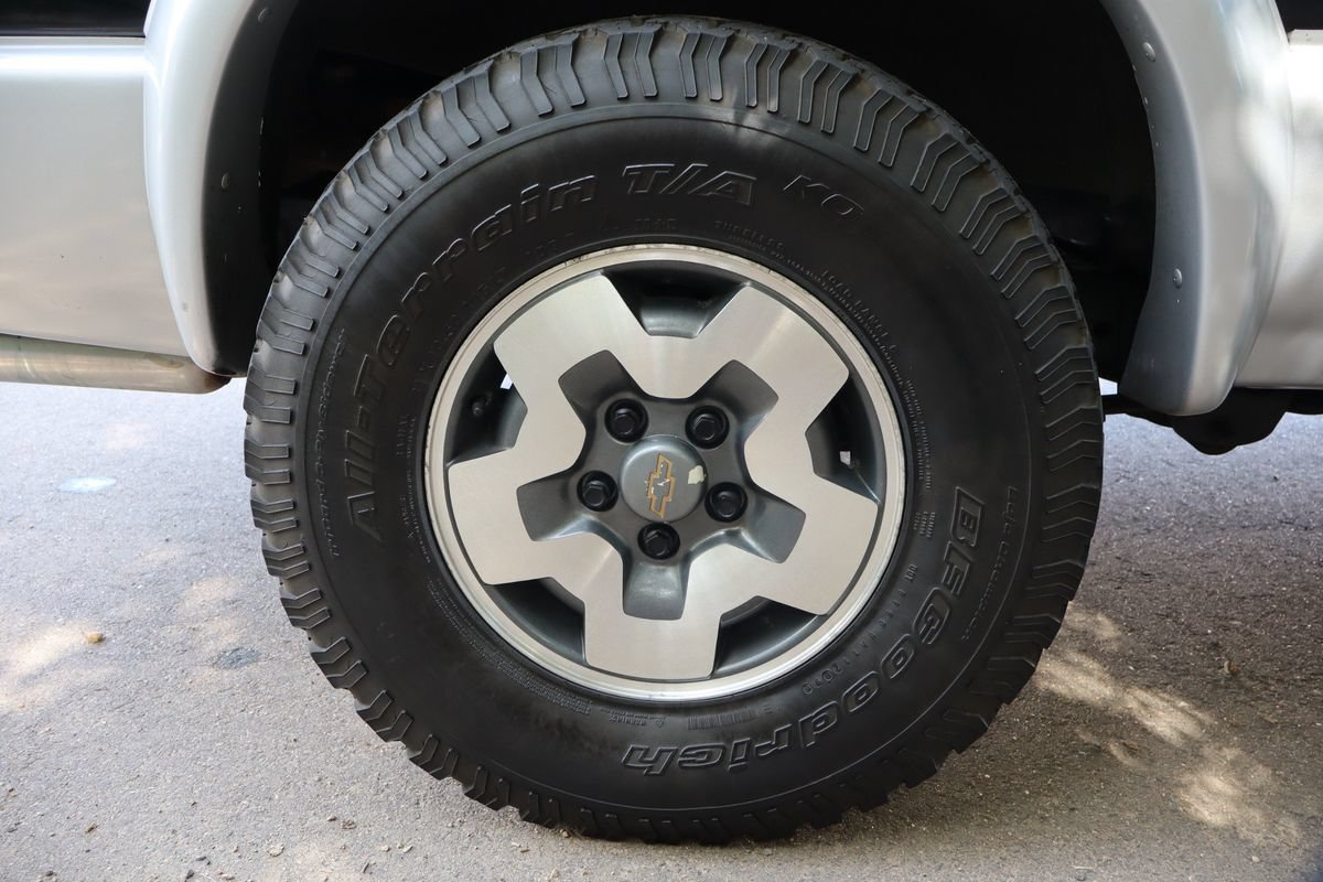 Used 2002 Chevrolet Blazer LS w/ Preferred Equipment Group AWD/4WD image 34