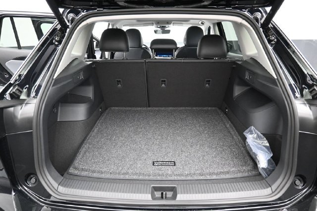 New 2026 Volkswagen Tiguan SE FWD image 12