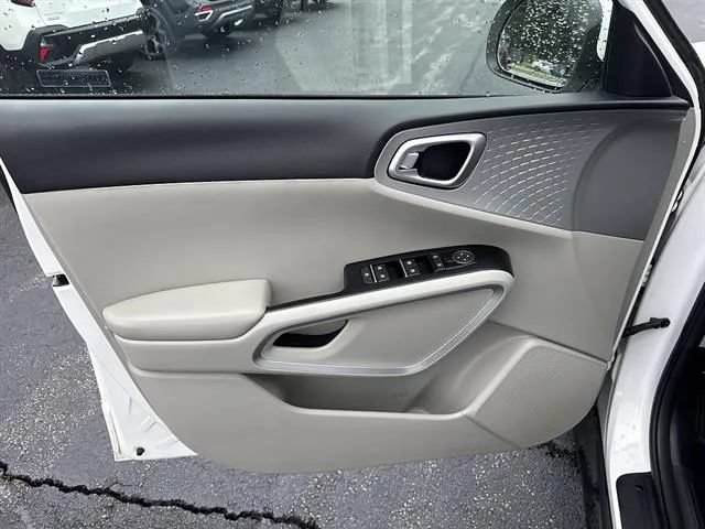 Used 2021 Kia Soul LX FWD image 7