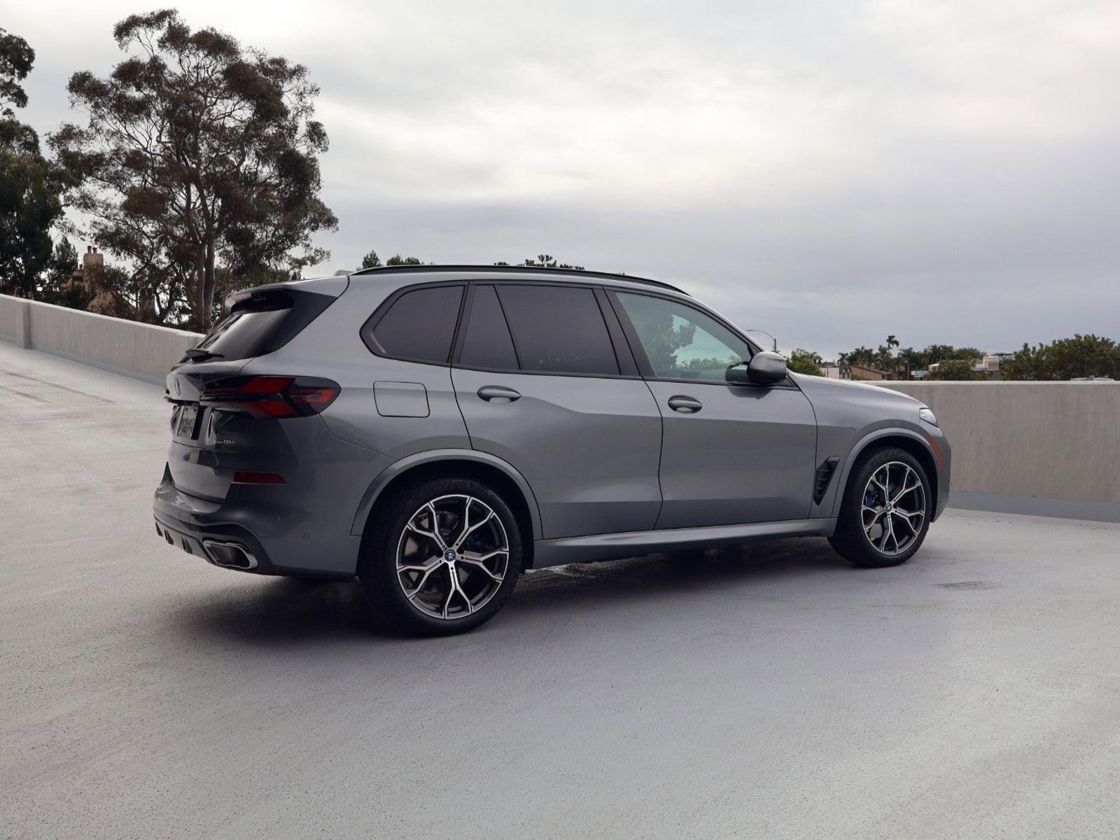 Used 2025 BMW X5 xDrive50e w/ Executive Package image 8