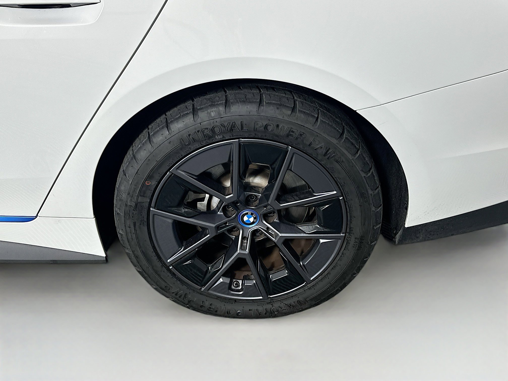 Used 2024 BMW i4 eDrive40 RWD image 11