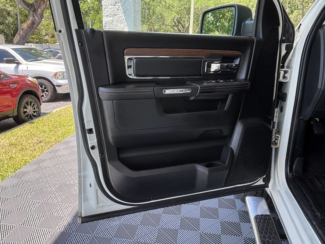 Used 2016 RAM 1500 Laramie w/ Convenience Group AWD/4WD image 15