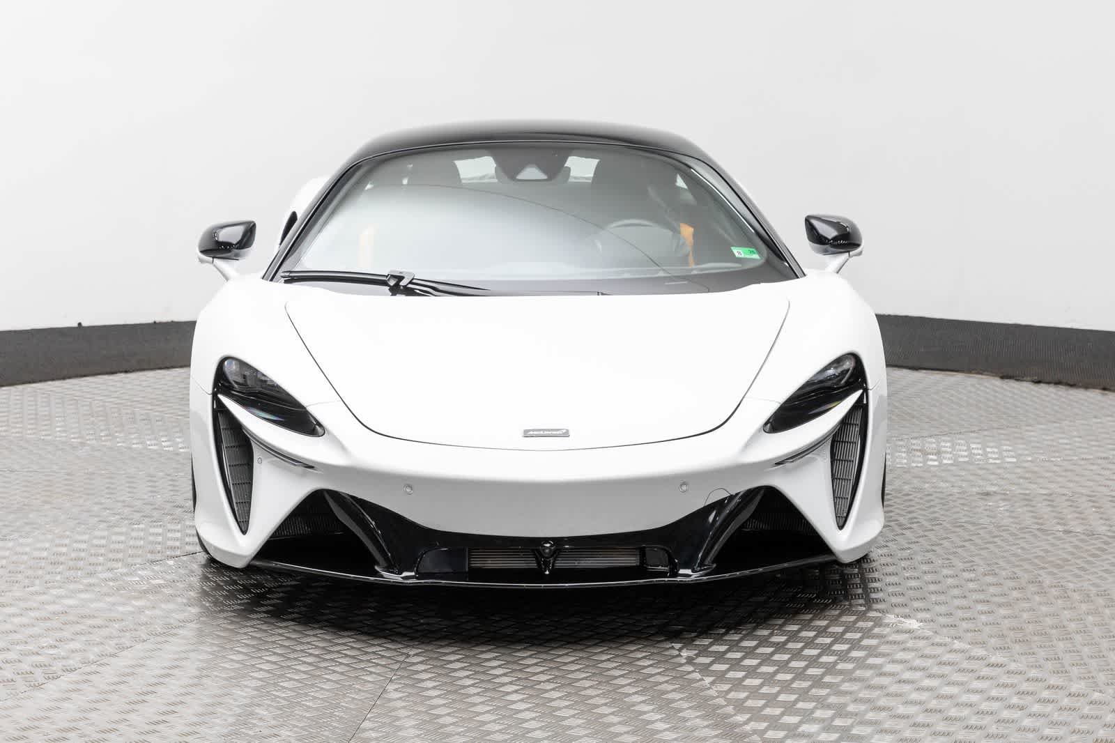Used 2023 McLaren Artura RWD image 6