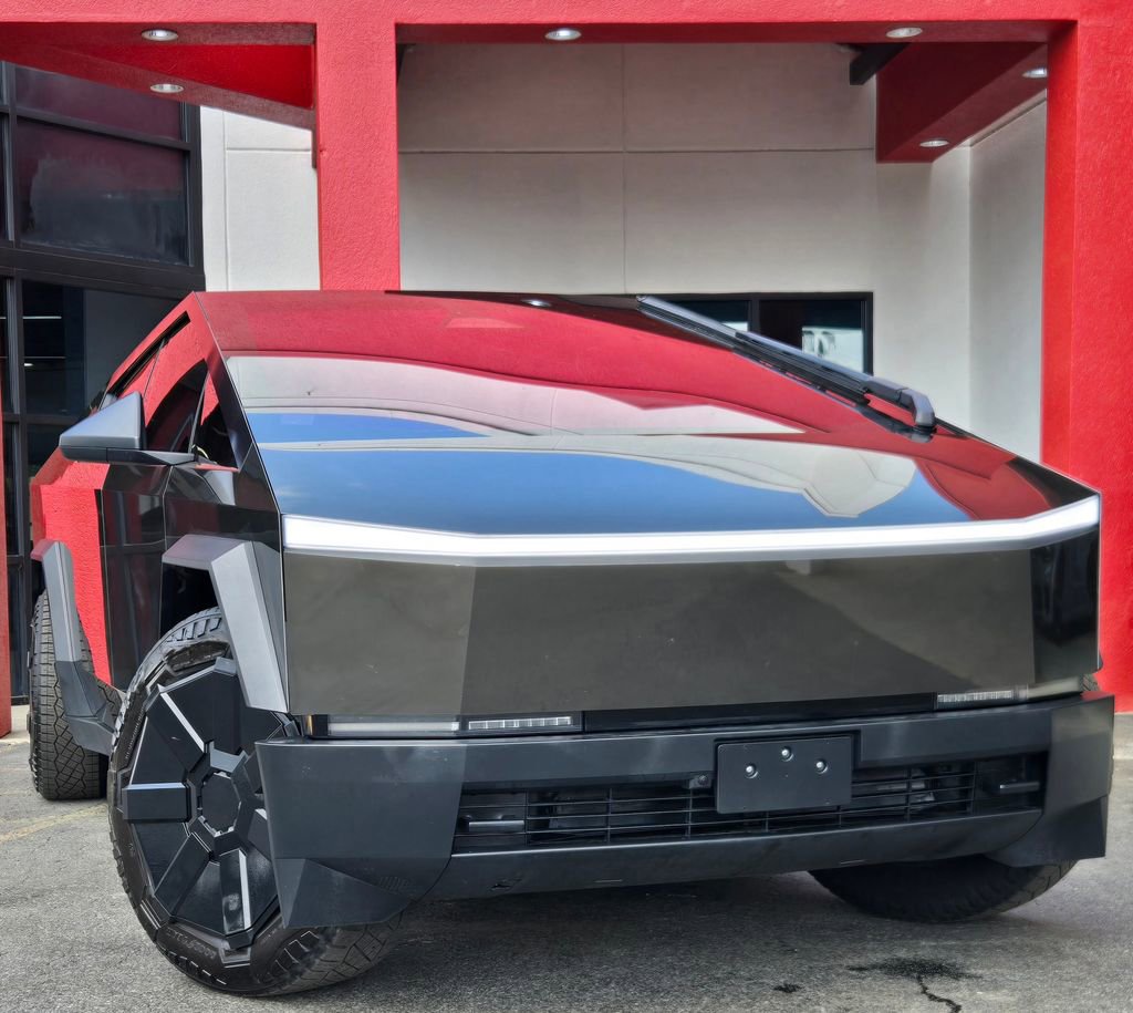 Used 2024 Tesla Cybertruck AWD Crew Cab image 10
