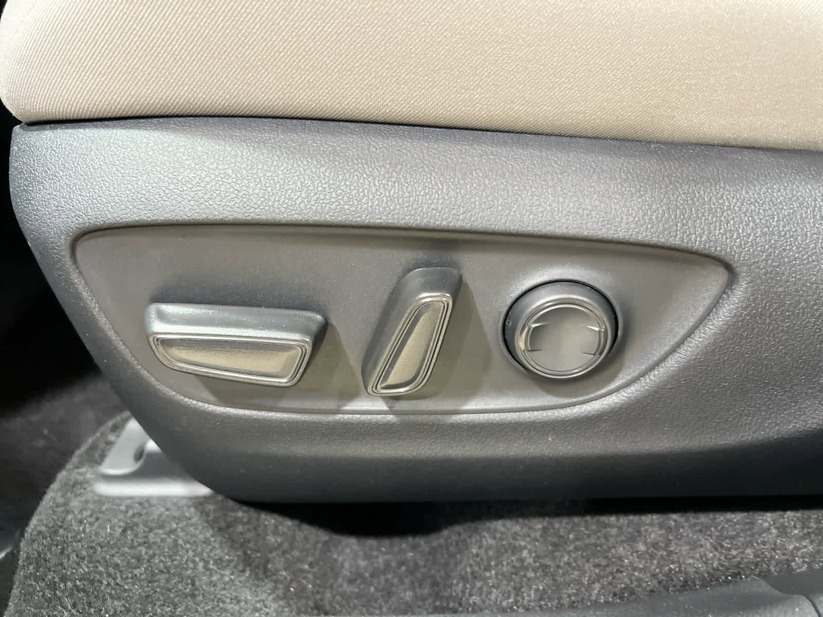 New 2025 Toyota RAV4 XLE w/ Convenience Package image 15