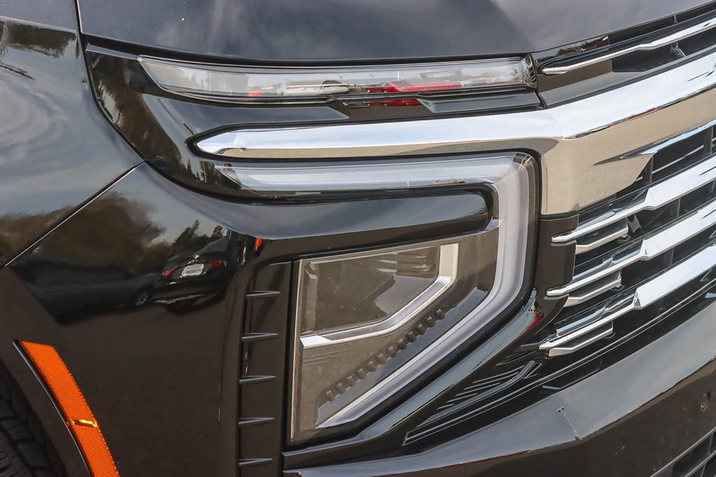 New 2026 Chevrolet Suburban Premier image 7