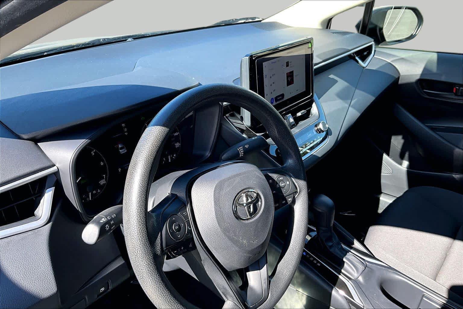 Used 2025 Toyota Corolla LE AWD/4WD image 17